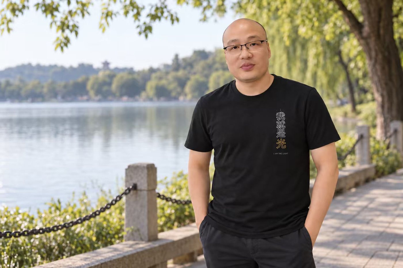 Mountain Xie by a lake, wearing a black T-shirt
